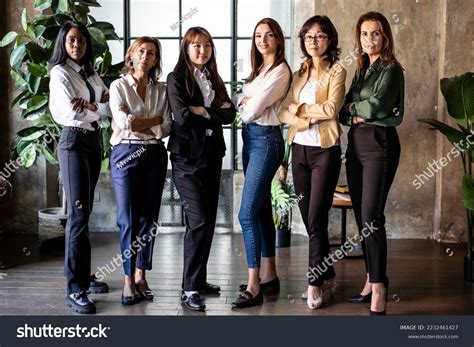 Business Women Group Portrait 的图像结果