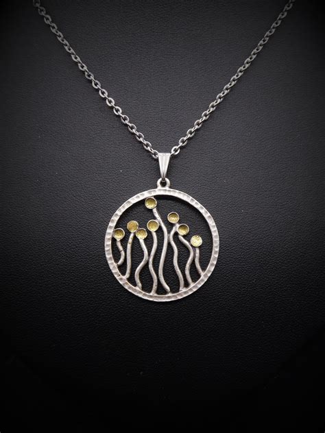 Upcycling Kettenanhänger Schmuckanhänger Blumen mit Schrottfüllung ...