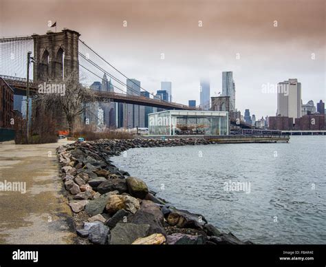 Brooklyn bridge from dumbo hi-res stock photography and images - Alamy