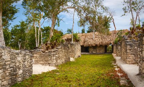 Dzibanche Mayan Ruins Day Tour in Costa Maya