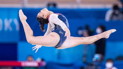 Suni Lee grows lead for all-around gold on floor | NBC Olympics
