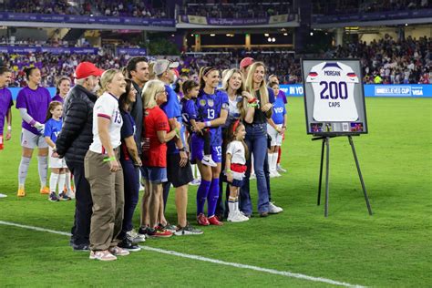 Alex Morgan Style 的图像结果