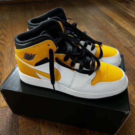 Yellow Jordan 1