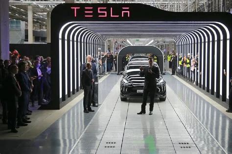 Tesla reports record profits, bullish on 2022 output | ABS-CBN News