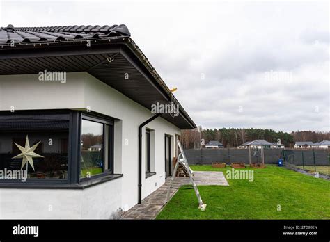 Installing Gutter Lights 的图像结果