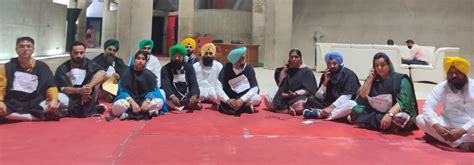 AAP MLAs protest, camp inside Punjab assembly accusing Amarinder govt ...