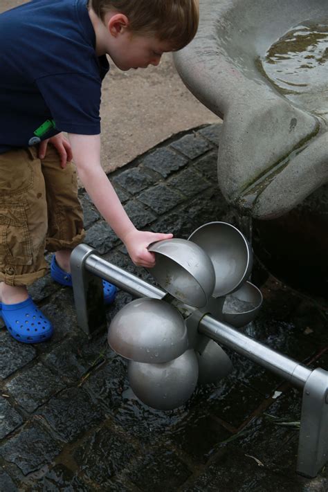 Outdoor Water Playing 的图像结果