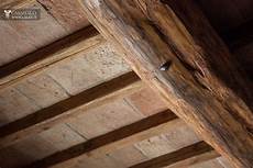 soffitto travi casale tipico con uliveto in vendita a todi soffitto travi casale tipico con uliveto in vendita a todi