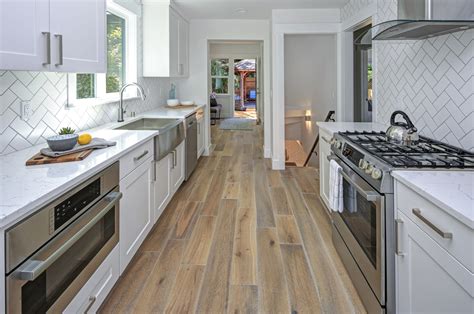 Top 6 reasons to consider sheet vinyl flooring for your home ...
