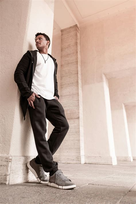 Smiling Man 的图像结果