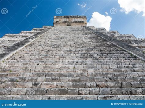 Mayan El Castillo Pyramid at the Archaeological Site in Chichen Stock ...