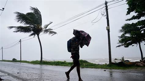 Cyclone Ditwa wreaks havoc Sri Lanka floods landslides affect 1.5 lakh ...