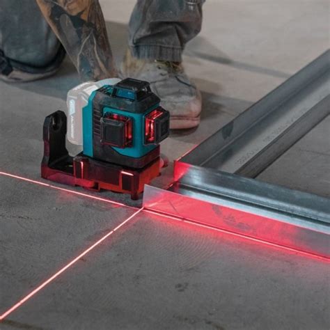 Makita SK700D Rechargeable Red Multi Line Laser | TopTools.in