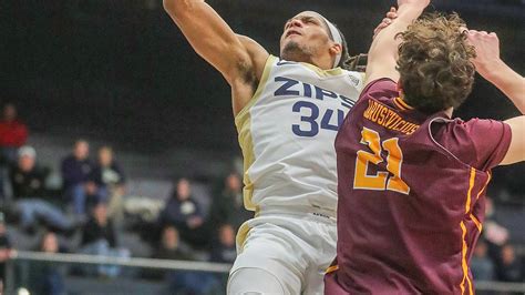 Akron men's basketball score; Zips win at Central Michigan