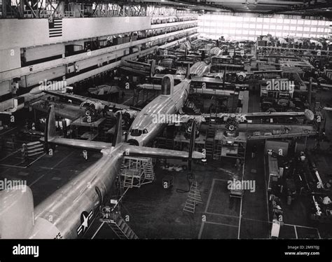 Lockheed c 121 constellation hi-res stock photography and images - Alamy