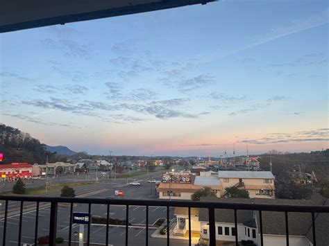 RIVERSIDE TOWERS (Pigeon Forge) - Hotel Reviews, Photos, Rate ...