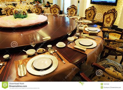 Fancy Restaurant Table 的图像结果