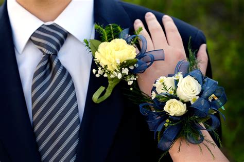 Best Prom Flowers: Corsage & Boutonniere Guide | Bouqs Blog