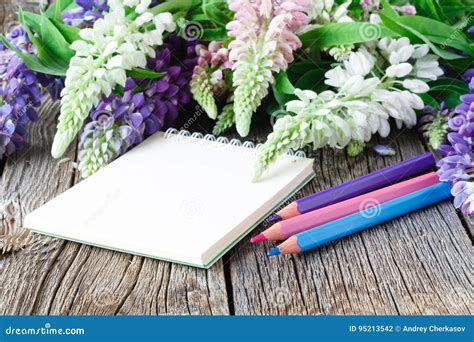 Flower Shop Work Table 的图像结果