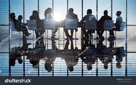 3 People Meeting 的图像结果