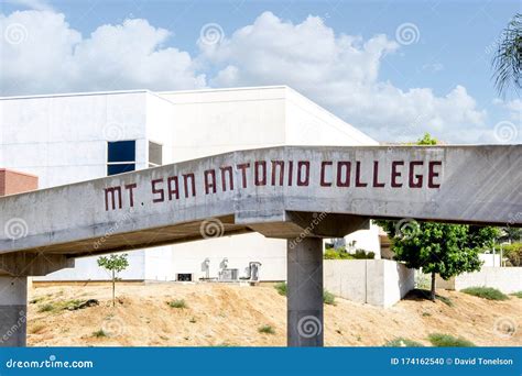Mt. San Antonio College Sign Editorial Image - Image of lawn, college ...