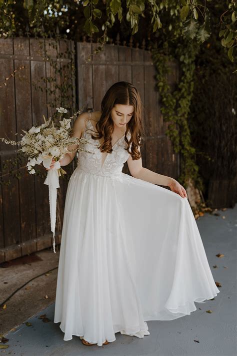 Whimsical princess wedding dress | Beachweddingtips.com