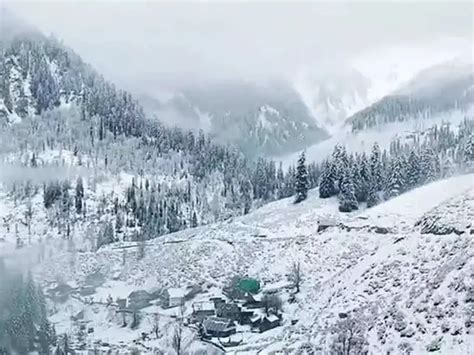 Kashmir welcomes season's first snowfall: Gulmarg, Pahalgam transform ...