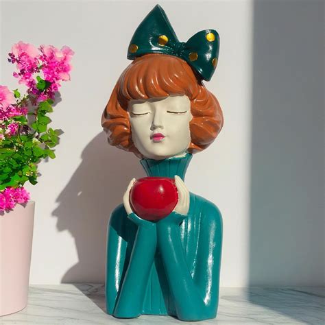 KRAFTSKALA Elegant Resin Girl Figurine with Apple - Art Deco Inspired ...