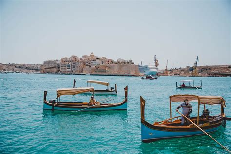 Extra Baggage & Overweight Baggage Fees | KM Malta Airlines