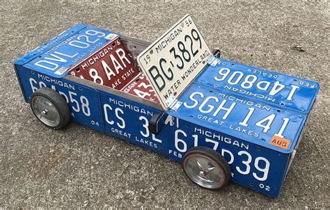 How to Make a Sign Using License Plates 的图像结果