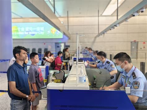 宁波机场边检站积极应对外国留学生返校返甬高峰