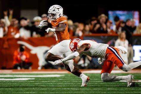 Texas vs Clemson: Run game rebounds from Georgia setback, leads UT to ...