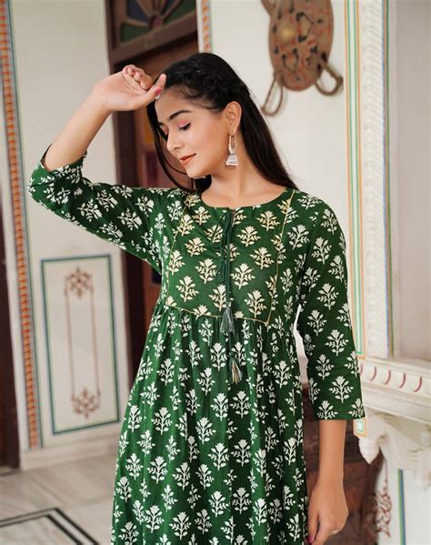 Bunkari Women Kurta And Pant Set