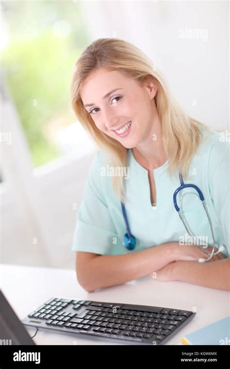 Nurse at Computer 的图像结果