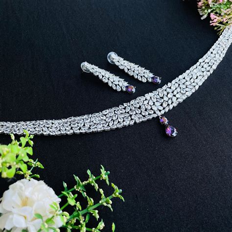 Ad Molly Choker