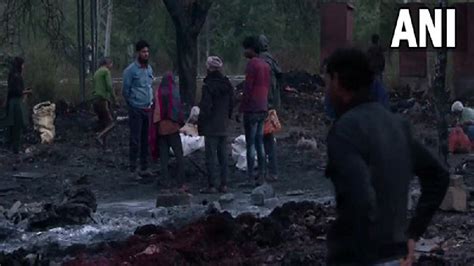 Massive fire erupts in slums of Delhi's Punjabi Bagh area