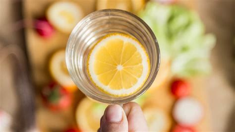 khasiat air lemon madu suam