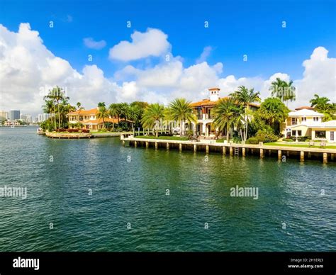 Luxury mansion in exclusive part of Fort Lauderdale known as small Venice Stock Photo - Alamy
