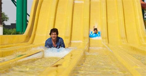 Picture alert! Shah Rukh Khan beats the heat on a water slide ...