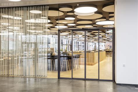 Automatic doors - convenient and safe building access | GEZE