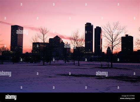 Milwaukee skyline sunset hi-res stock photography and images - Alamy