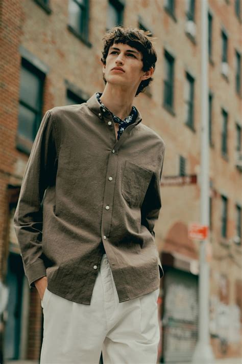 Regular Fit Textured shirt - Khaki green - Men | H&M IN