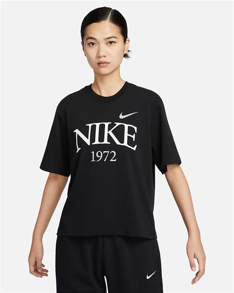 Nike Sportswear Classic Women's T-Shirt. Nike IN