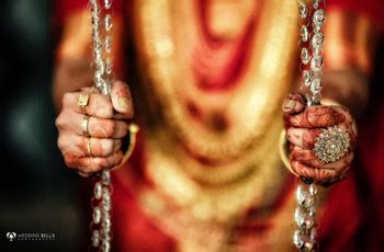 List of Wedding Accessories to Ante Up Attire of the Bride & Groom