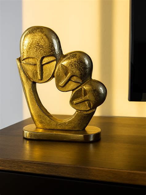 MODERN THREE HEAD TABLETOP SHOWPIECE – Belle Maison