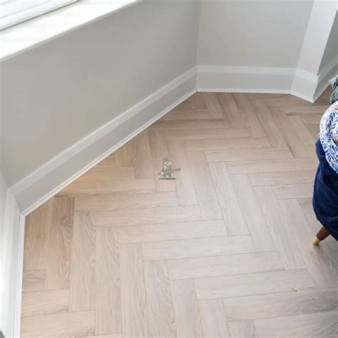 Craft 12mm Glacier Oak Herringbone AC5 Laminate Flooring