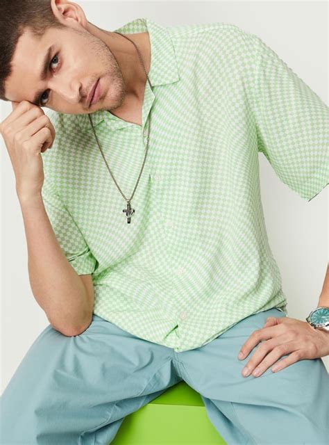 Buy Men Checked Boxy Fit Casual Shirt Online at just Rs. 899.0 ...