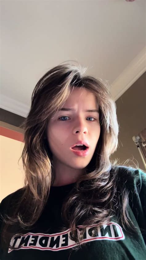 siapa yg kalo jalan sama temen, udh kyk | nutnut (@esgriminut)