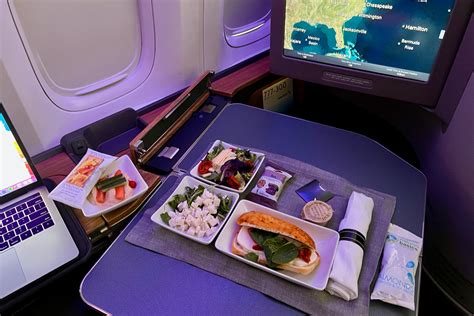 Here's what food and drinks the major US airlines are currently serving ...