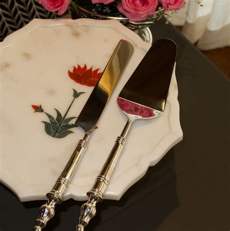 CHAANDI CAKE-KNIFE SERVER – THATCHED ROOF